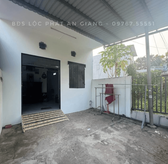 NHÀ CẤP 4 LỘ Ô TÔ QUAY ĐẦU, PHƯỜNG BÌNH ĐỨC MỚI, AN GIANG