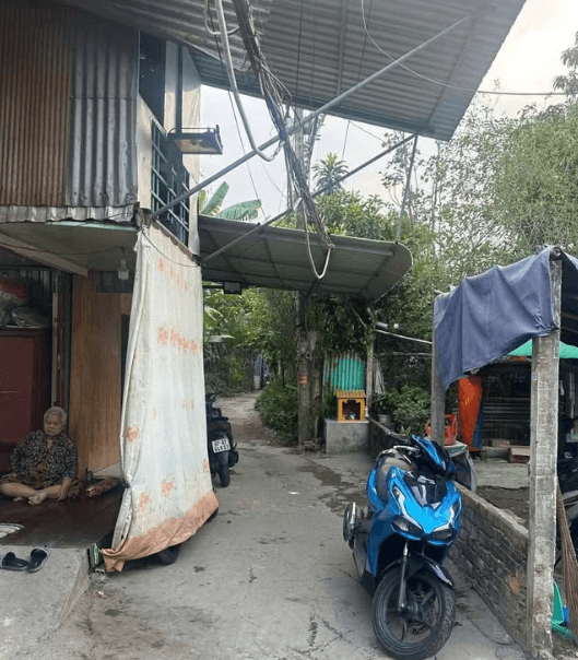 Hẻm Phan Bội Châu gần Phà Trà Ôn , p Bình Đức